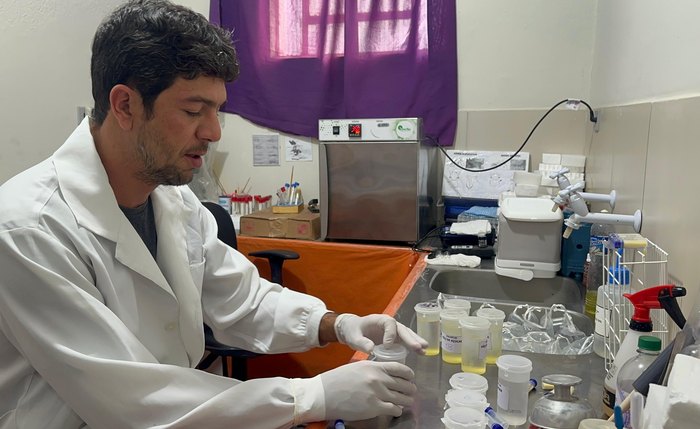 Responsável técnico pelo laboratório de análise de águas da operação, Lúcio Flavio Responsável técnico pelo laboratório de análise de águas da operação, Lúcio Flavio