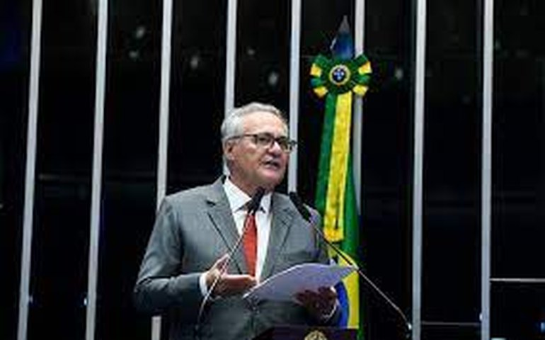 Renan diz que nunca se opôs à indicação de Marluce Caldas ao STJ e reforça preferência por JHC em eventual aliança