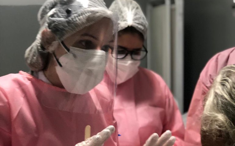 Saúde bucal: dentista faz trabalho voluntário em Hospital de Campanha