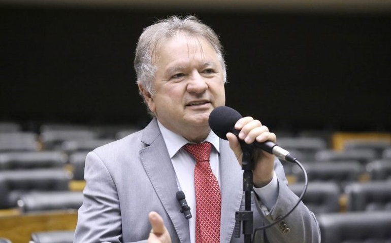 Comissão aprova dispensa de licitação para SUS comprar hemoderivados de empresa pública