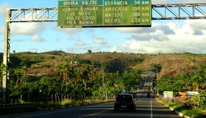 Sete homens assaltam passageiros de ônibus na divisa entre Sergipe e Bahia