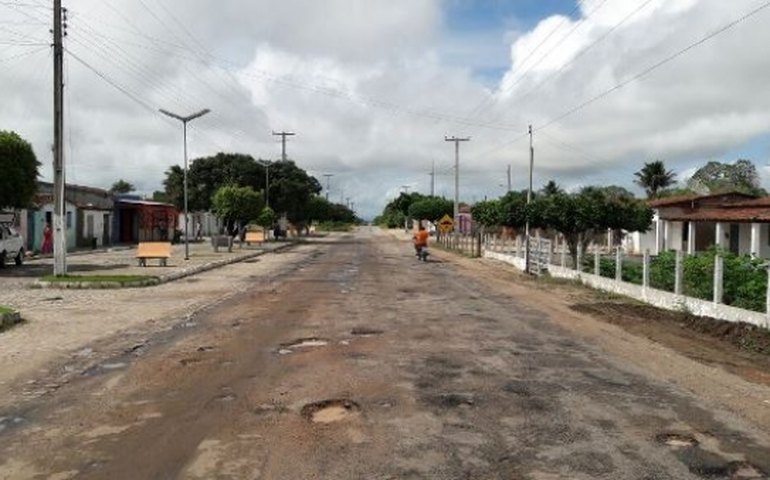 Governo inicia recuperação asfáltica da AL-125 em Olivença