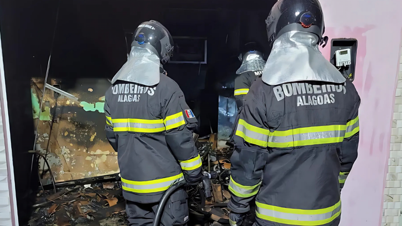 Corpo de Bombeiros combate três incêndios durante a madrugada desta terça-feira