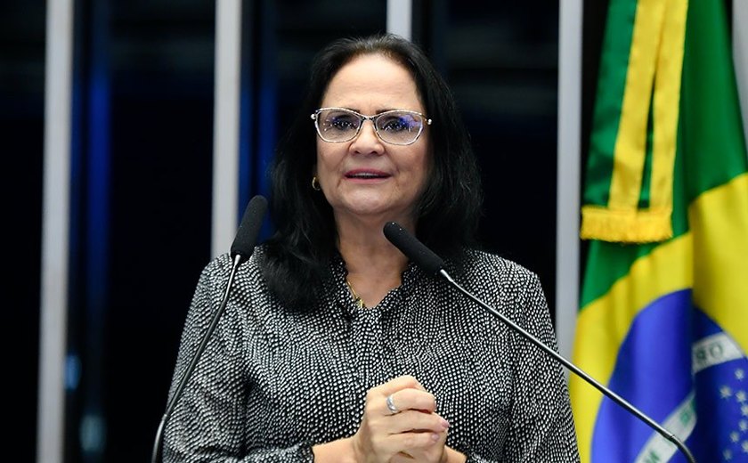 Damares Alves diz que está com câncer de mama e passou por cirurgia