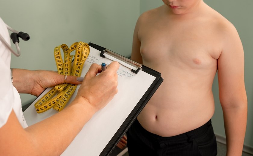 Crianças brasileiras de 3 a 10 anos estão mais altas e obesas, mostra estudo