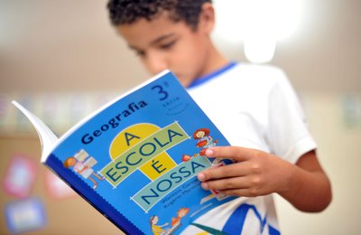 Cerca de 48% das escolas não escolheram livros didáticos; prazo termina dia 12
