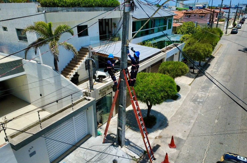 Ação emergencial do Projeto Poste Limpo chega ao Trapiche da Barra