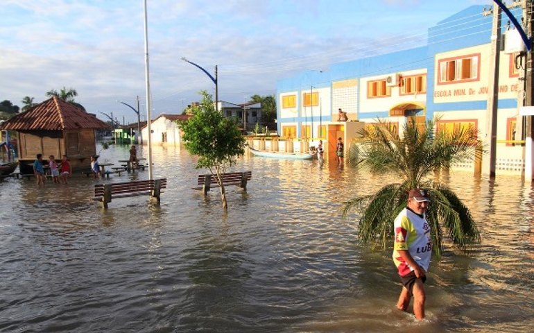 Governador aguarda fim da quadra chuvosa para devolver recursos emergenciais