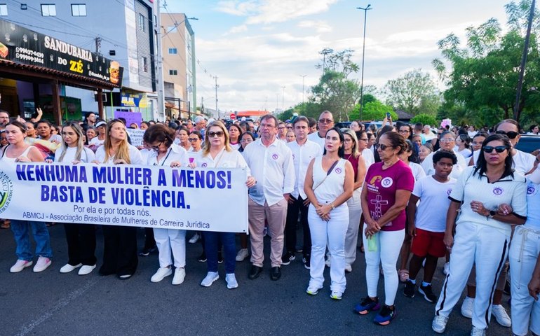 Arapiraca realiza caminhada em memória de Cícera Laura e contra o feminicídio