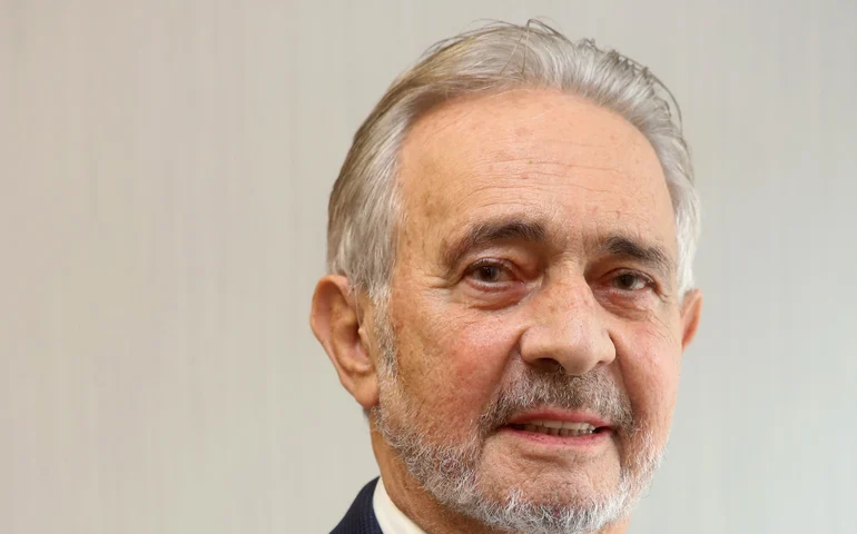 Os penduricalhos brilham no país dos privilégios