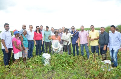 Agricultores de Campo Alegre comemoram a colheita farta de feijão na 4ª edição do Barriga Cheia