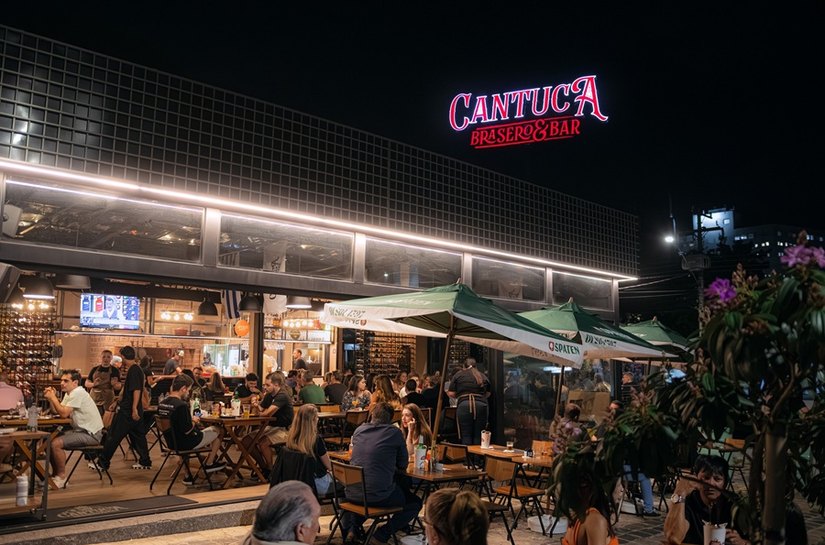 Com 14 dias de preparo, pastrami artesanal vira estrela de sanduíches no Cantuca, em Curitiba