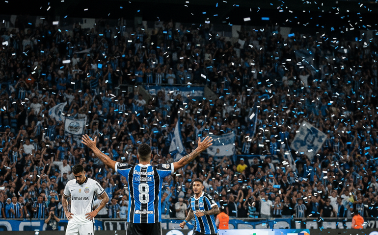 Com um a mais, Grêmio se reabilita diante do Atletico-MG antes do Grenal pelo Gaúcho