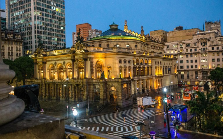 Teatro Municipal de SP vive briga entre artistas e gestores