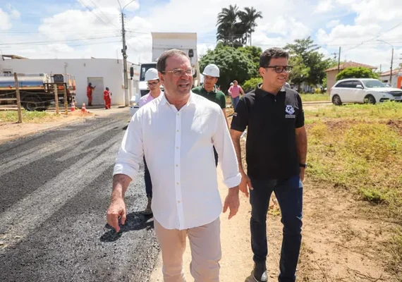 Obras de pavimentação no bairro Guaribas avançam para 54 ruas
