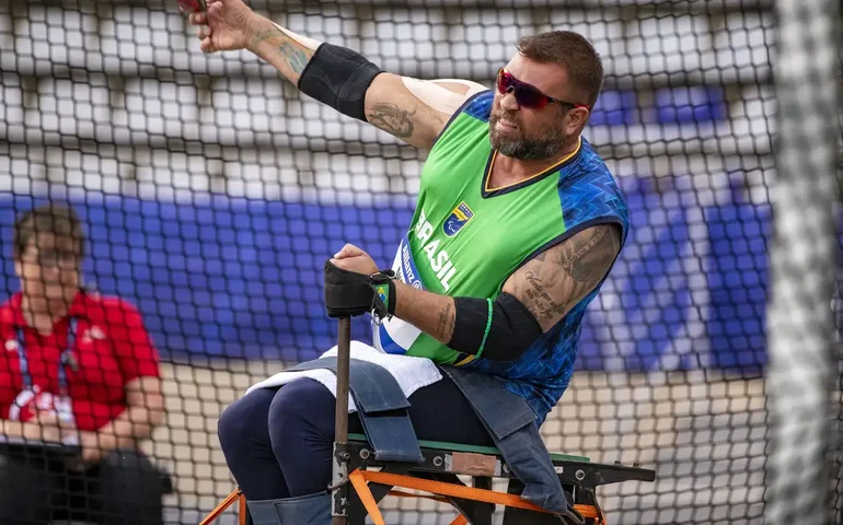 GP de Dubai: André Rocha conquista ouro no lançamento de peso