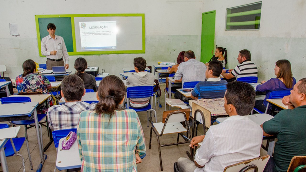 Micro e pequenos empreendedores de Limoeiro participam do curso Venda Mais, Venda para o Governo