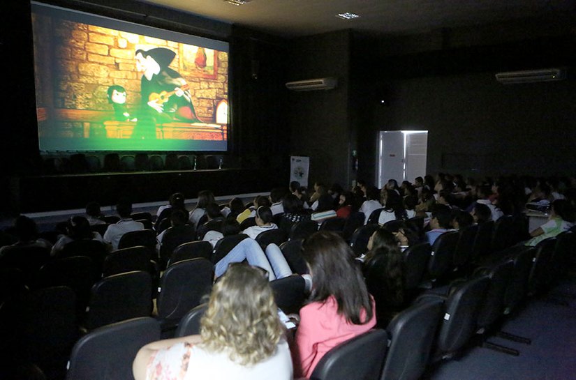 Cine Esmal apresenta filme Hotel Transilvânia para estudantes
