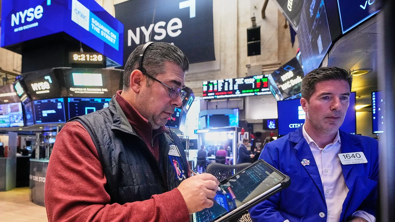 Onda de vendas de ações de tecnologia se aprofunda e arrasta Wall Street para seu pior dia desde junho.