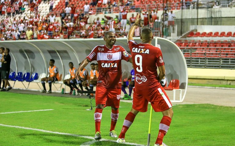 CRB vence Goiás e respira na Série B