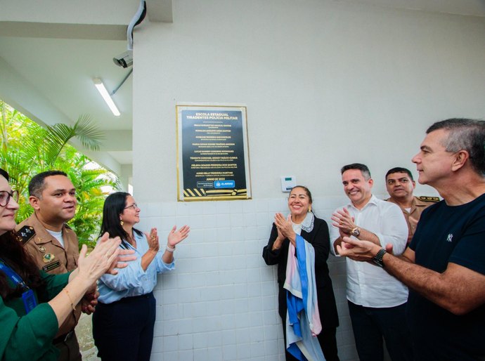 Paulo Dantas entrega reforma do Colégio Tiradentes e 15 novos ônibus escolares