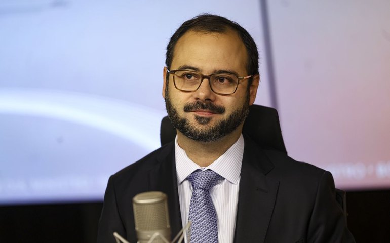 Governo avalia aumento de contratação pelo MEI com o fim da 6x1