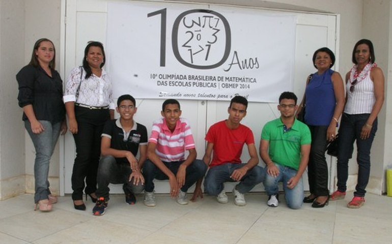 Alunos alagoanos recebem medalhas da Olimpíada de Matemática