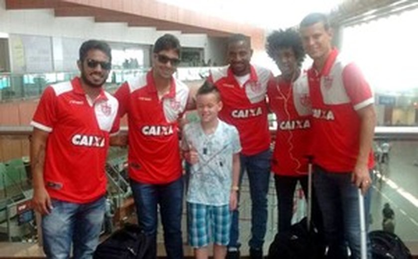 Sem Júlio César, Mazola Jr. relaciona 20 jogadores para jogo com o Braga