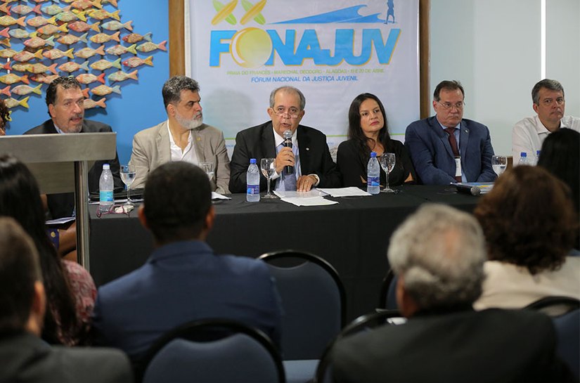 Fórum realizado em AL discute medidas da Justiça para menores infratores