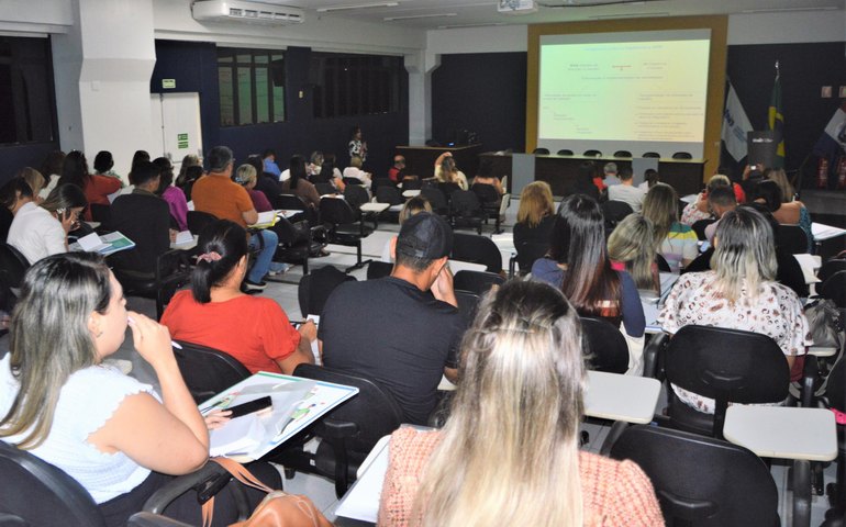 Capacitação orienta sobre diagnóstico e tratamento de pacientes com tuberculose