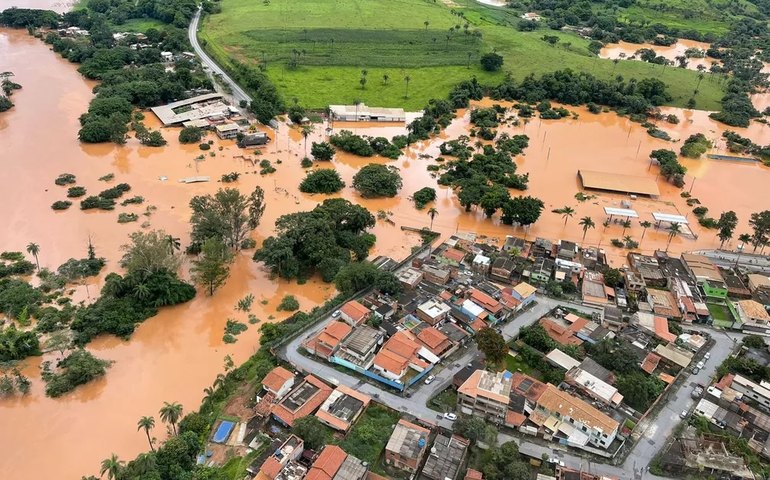 Chuvas em MG deixam mais de cem cidades em emergência; mortes chegam a 13 no mês