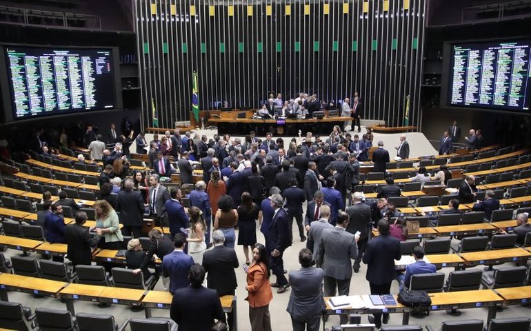 Câmara retira MP do IOF de pauta e enterra proposta; texto perde validade