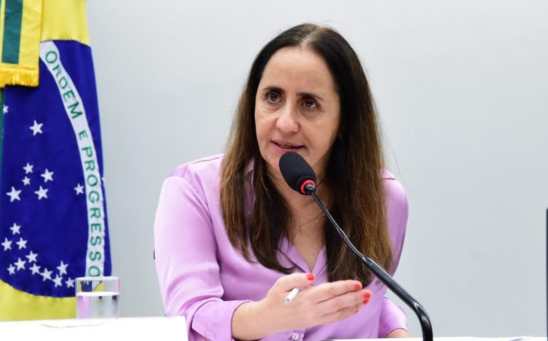 Comissão aprova processo seletivo simplificado para professor temporário da educação básica