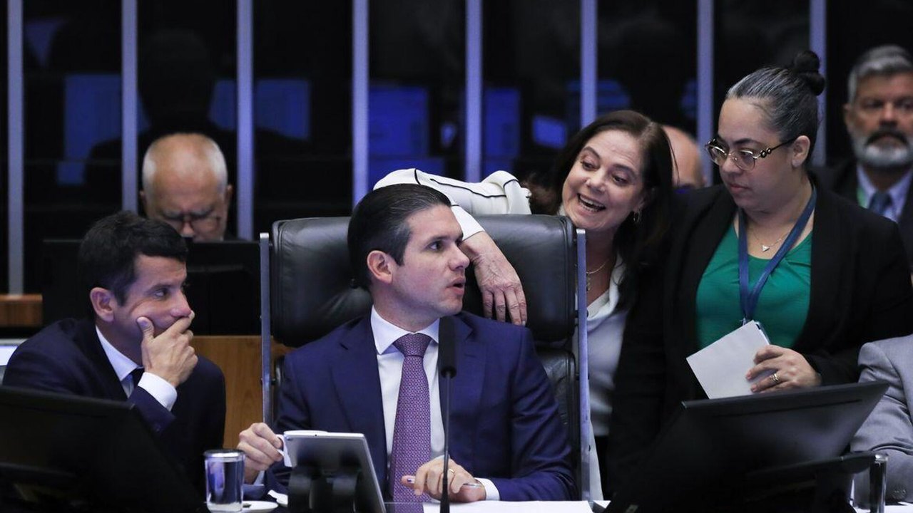 Câmara aprova urgência do projeto que amplia isenção do IR a quem ganha até R$ 5 mil