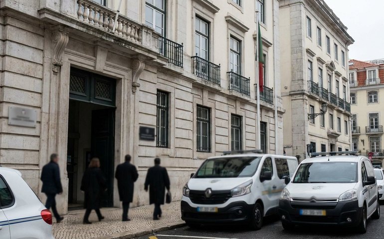 Brasileiro é condenado em Portugal a 20 anos de prisão por matar ex-mulher a facadas