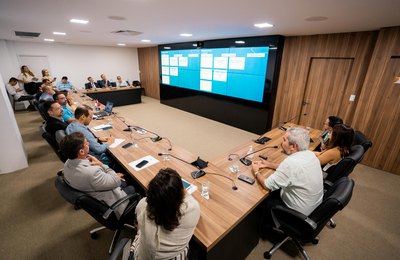 Paulo Dantas viaja ao Uruguai para fortalecimento da estratégia digital de Alagoas