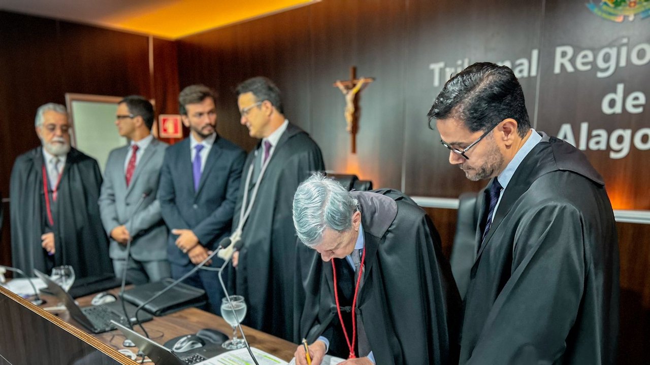 TRE, PRE e PUAL assinam ato que  acelera tramitação de processos de natureza pecuniária