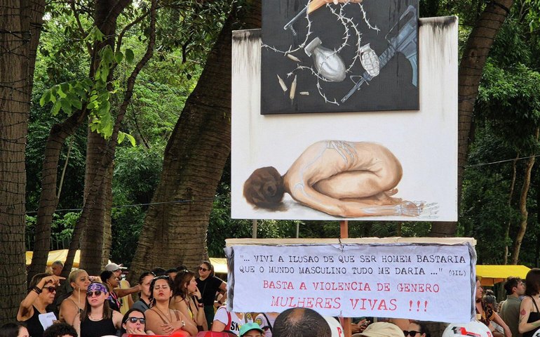 Manifestantes marcham na Avenida Paulista e em diversas cidades do país contra feminicídio