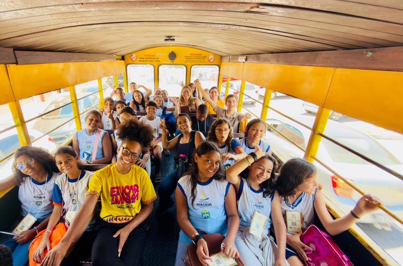 Trenzinho encanta estudantes da rede pública municipal durante a 11ª Bienal do Livro de Alagoas