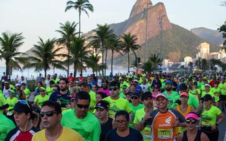 Na rua e nas redes: Maratona do Rio bate recorde de corredores, que compartilham experiências na internet