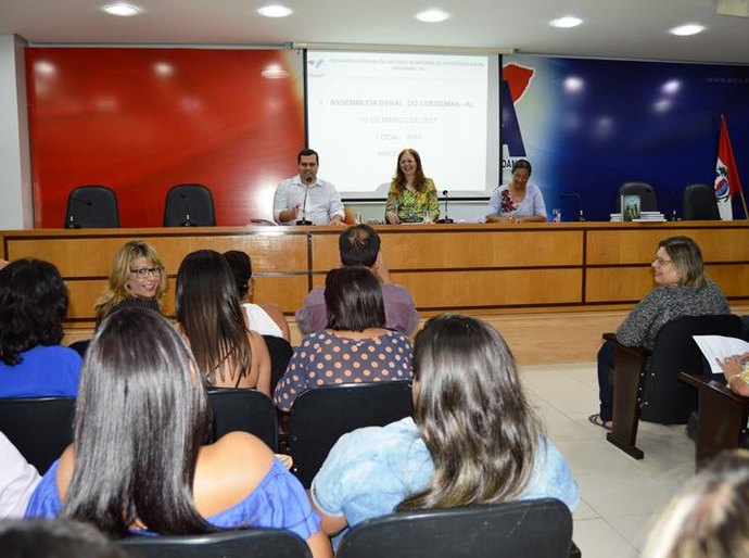 Seades apresenta metas e projetos em assembleia geral de gestores