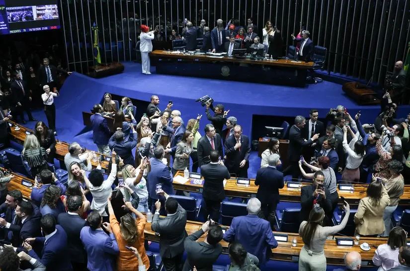 Imprensa estrangeira vê vitória de Lula em aprovação do fim da 6x1