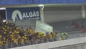 Tumulto após CRB x Sport teve barreiras derrubadas e intervenção da Polícia Militar no Estádio Rei Pelé. - Foto: Reprodução