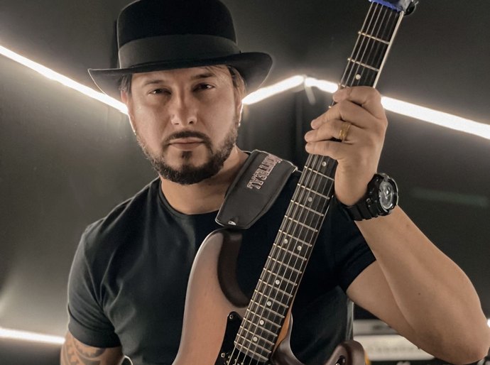 Rethoryka lança “Contra o Tempo” e marca retorno aos palcos após hiato de dois anos