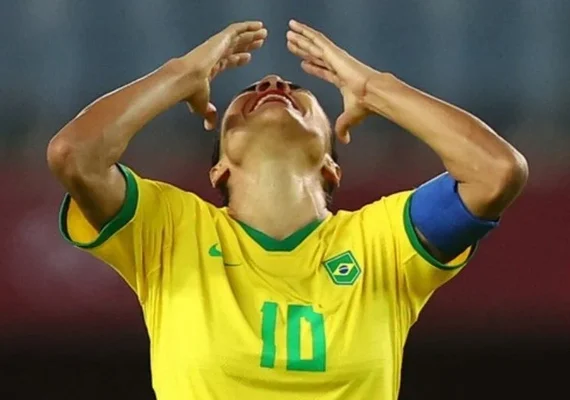 Alagoana Marta é cortada da seleção após sofrer lesão no joelho esquerdo