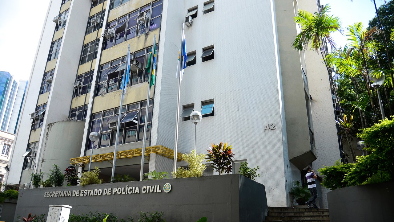 Polícia do Rio realiza operações para prender integrantes do CV