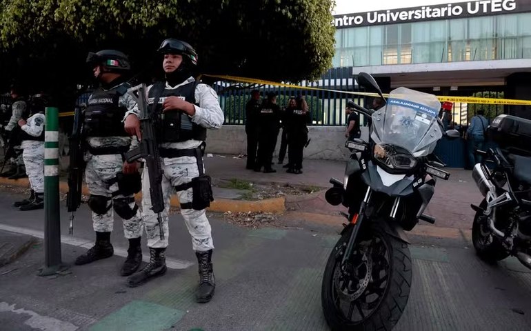 Feminicídio: homem ataca com faca e mata duas mulheres em universidade no México