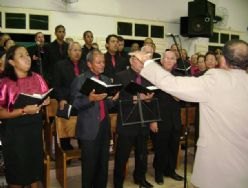 Coral Saltério Divino faz festa para comemorar 38 anos de louvor
