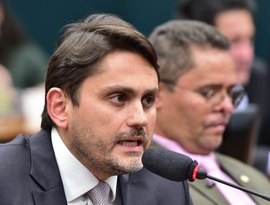 Relator recua e tira regra sobre saque-aniversário do FGTS de projeto fiscal