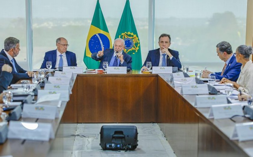 Em reunião com chefes dos três Poderes, Lira defende mais recursos para combater incêndios criminosos